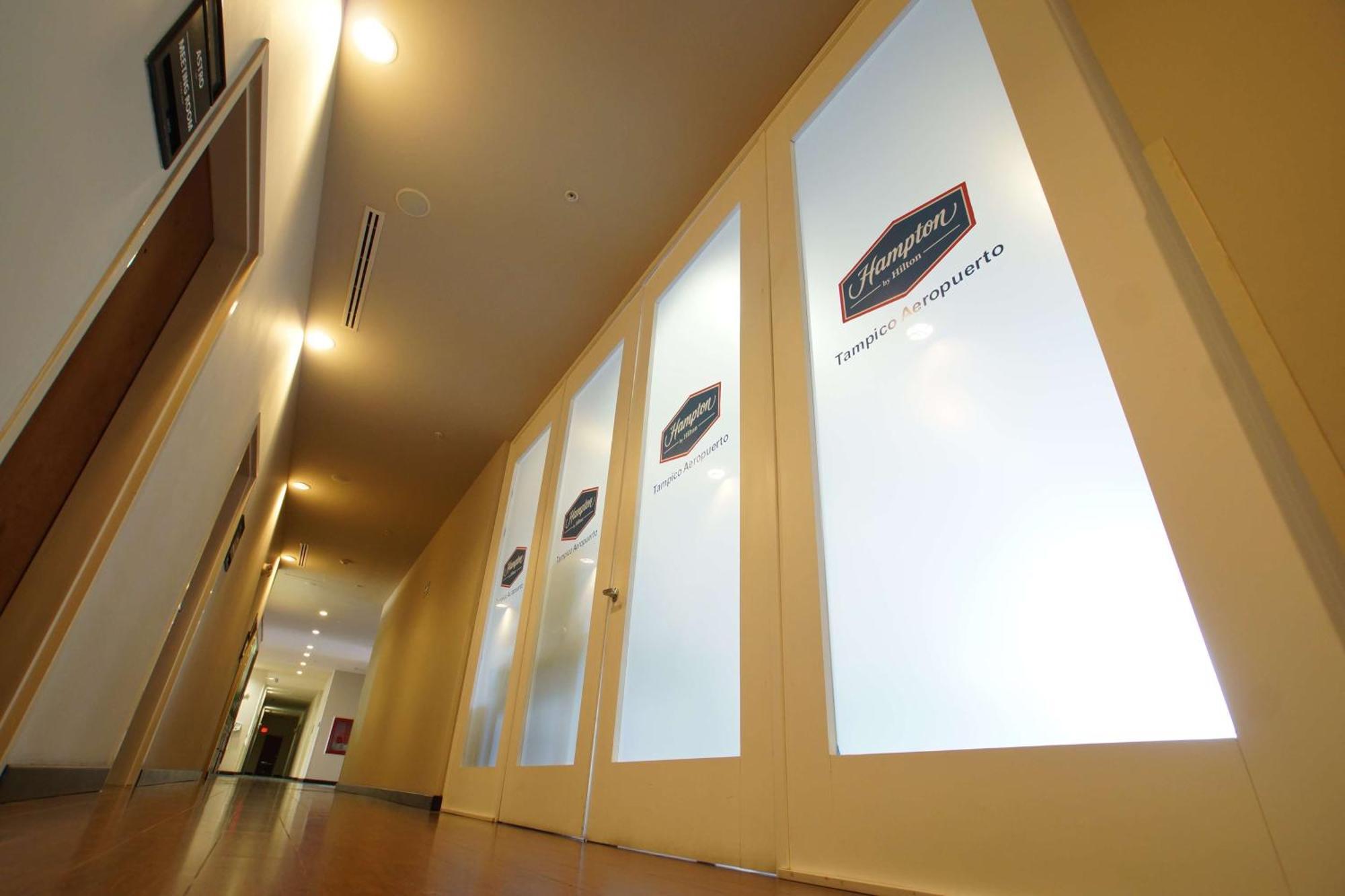 Hampton Inn Tampico Airport Экстерьер фото