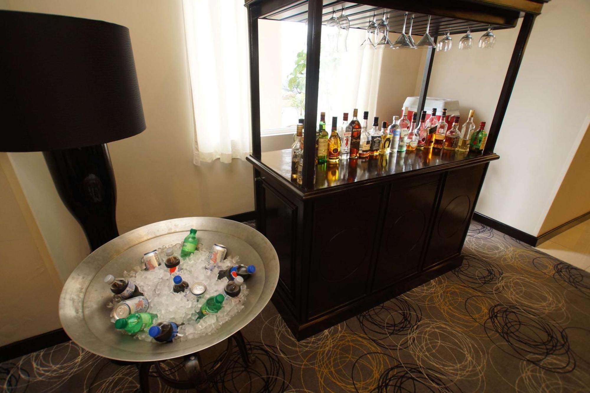 Hampton Inn Tampico Airport Экстерьер фото