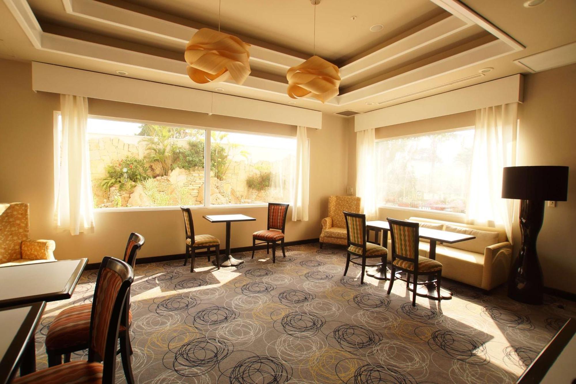 Hampton Inn Tampico Airport Экстерьер фото